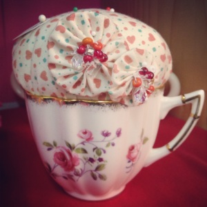 Tea cup pin cushion - definitely going to try and make this